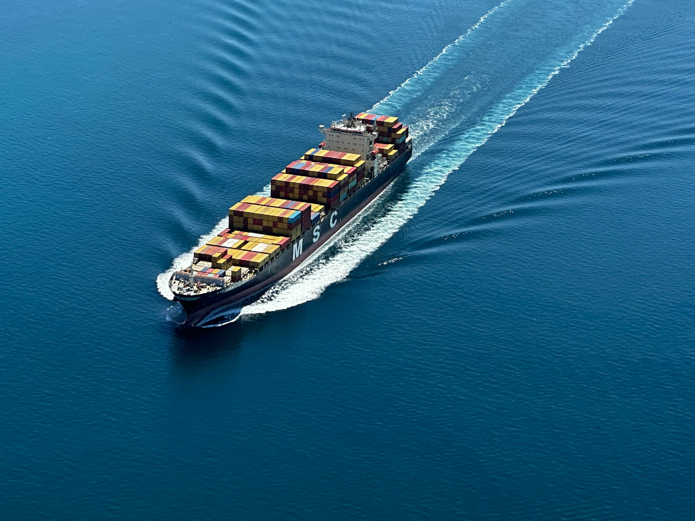 Containerschiff auf See